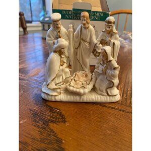 Vintage International Bazaar Ivory/Gold Small Nativity Scene